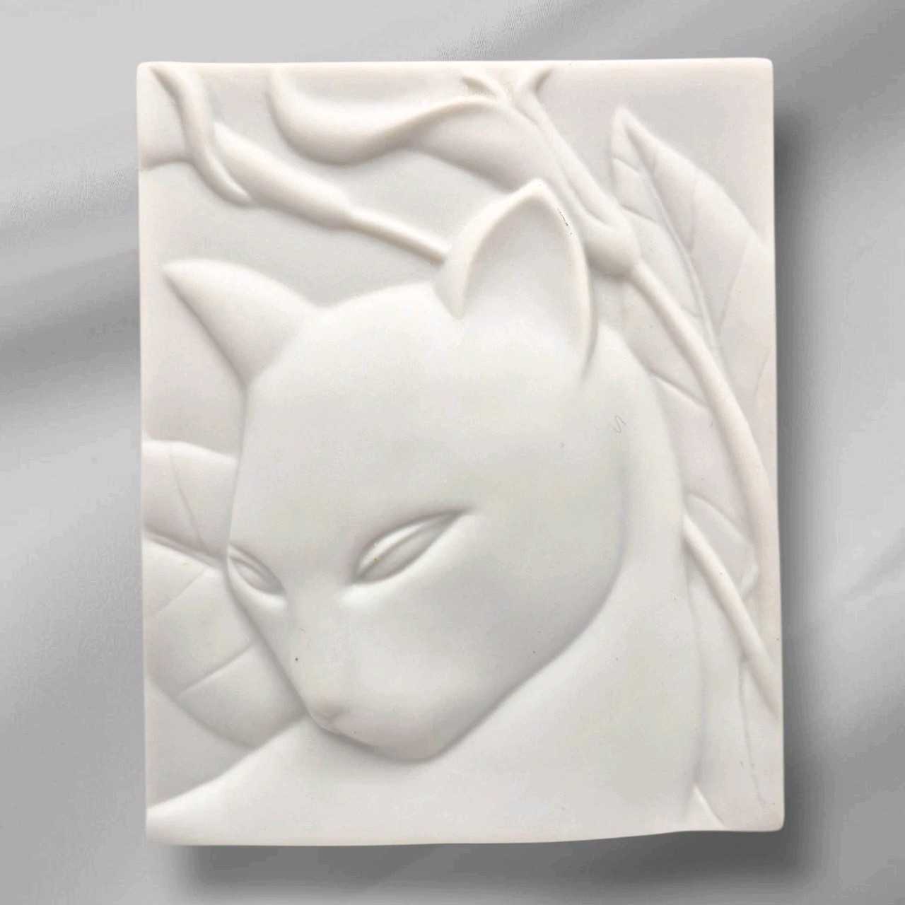 Vintage 1980s Crowning Touch Cat & Calla Lily Porcelain Trinket Box Japan