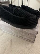 GV Gallery Raspberry Hills Deebo House Slippers