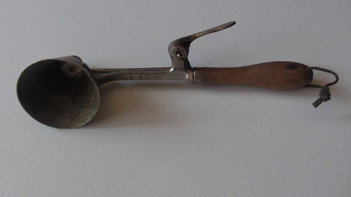 Vintage Gilchrist's No. 33 Conical Ice Cream Scoop, 1906 - 1931
