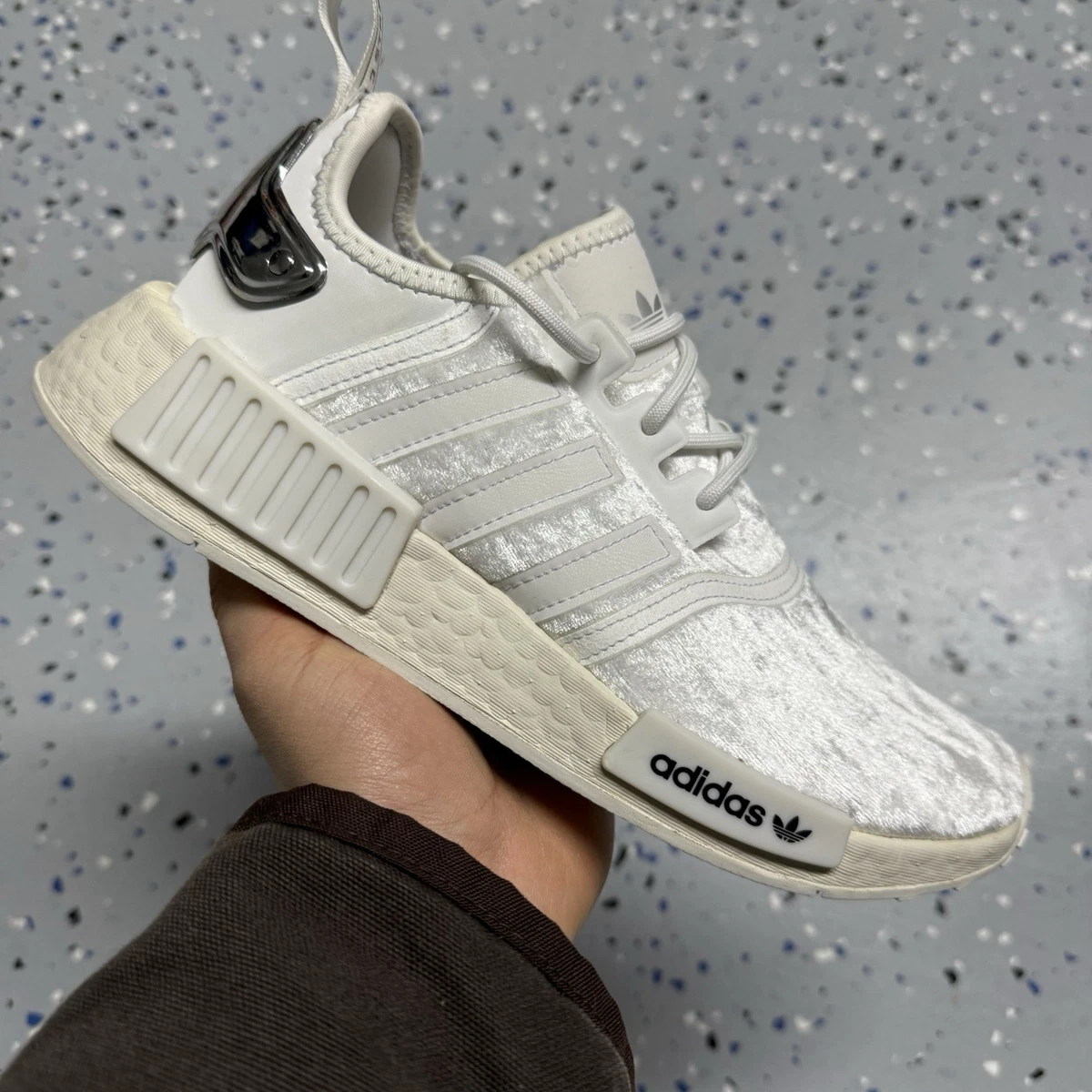 Preços baixos em adidas NMD_R1 'White Silver Metallic White W | eBay