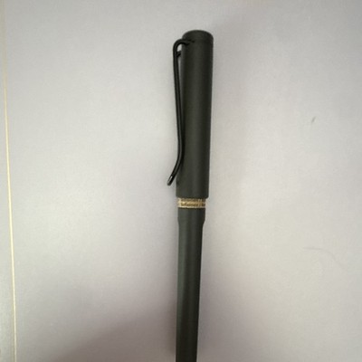 Lamy Safari Black Fountain Pen Fine (F) Stainless Steel Nib Gold Trim Ink