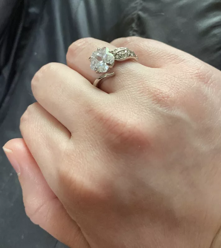 Vintage AVON CZ Flower Stone Silver Tone Ring SZ 8 by Nina Ricci