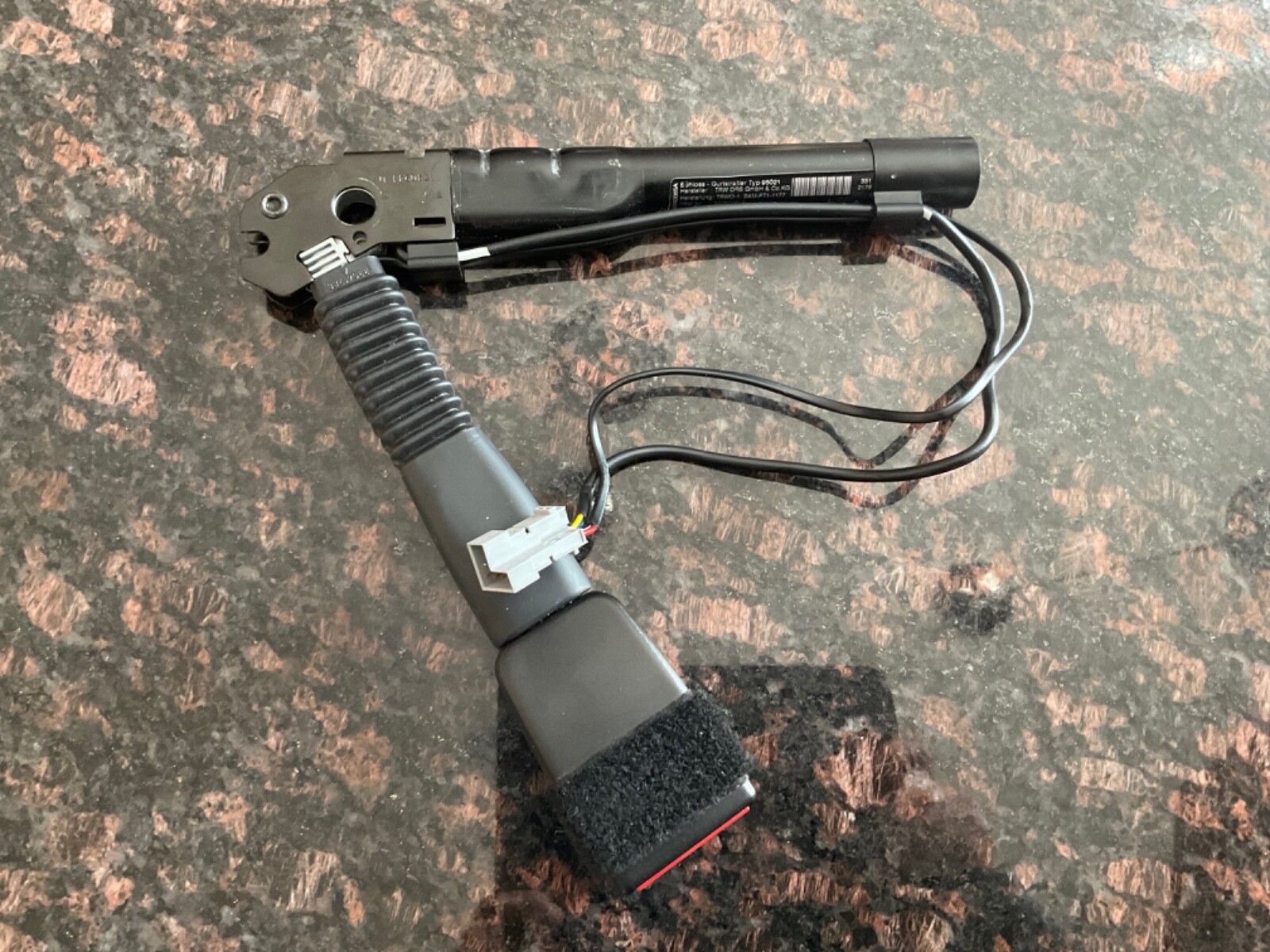 OEM BMW E92 Front RIGHT Passenger Seat Belt Buckle Tensioner Part