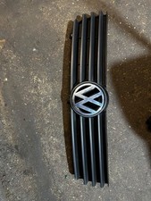 Polo 6n2 Kühlergrill mit Emblem