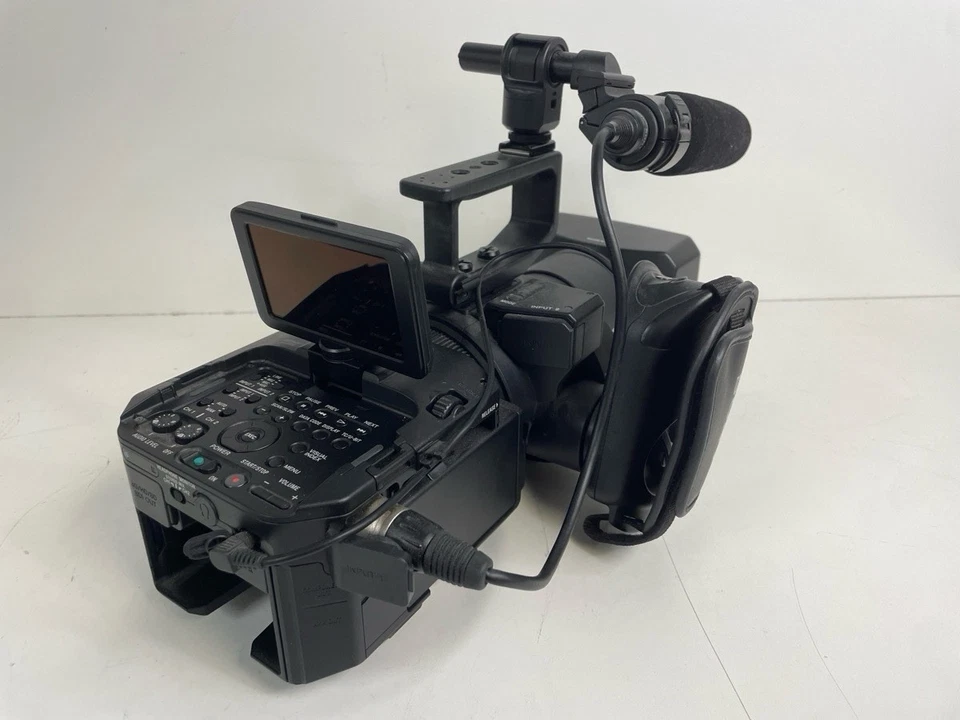 Sony NEX-FS700RH 4K Super 35mm NXCAM Kit with SELP18200 18-200mm Lens Bundle - Image 2 of 4