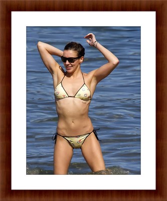 Katie Cassidy 8.5 x 11 Color Unframed Collectable Photograph