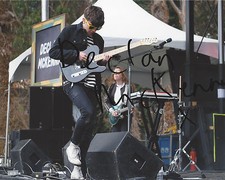 DECLAN MCKENNA BRITISH SINGER SIGNED AUTHENTIC 8X10 PHOTO G COA BRAZIL ISOMBARD