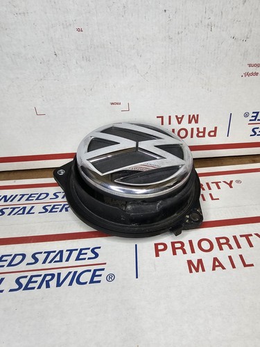 VW Golf GTI CC Hatch Emblem Latch MK5 06-09 OEM 3C5 827 469 E - Picture 3 of 7
