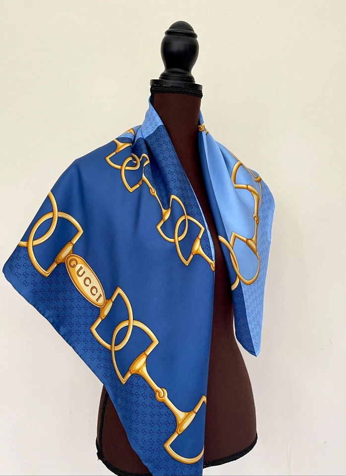 Bufanda Gucci con caja de regalo logotipo GG estampado de mordida de caballo doble envoltura de seda azul Foto 4 de 4