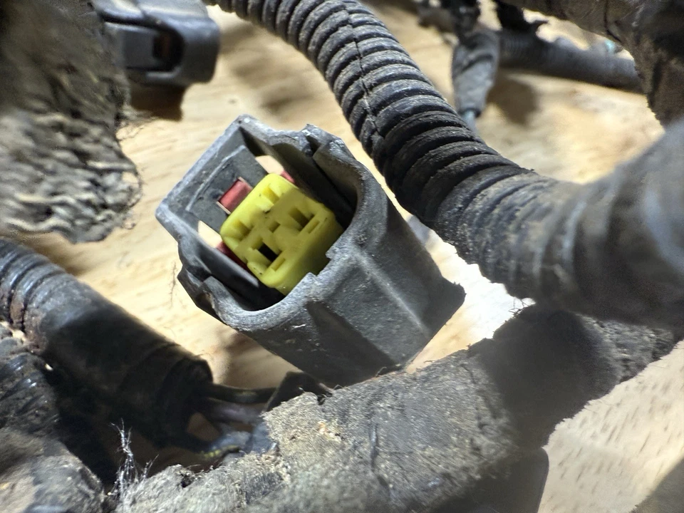 Dodge Ram 2500 3500 2003 5,9 L Cummins diésel ECM motor ECU arnés de cableado Foto 3 de 4