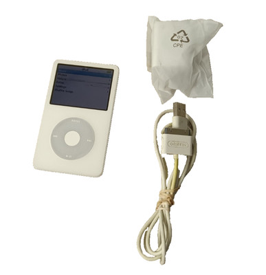 Apple iPod Classic A1136 5th Gen 30GB White 4736 Songs Slightly