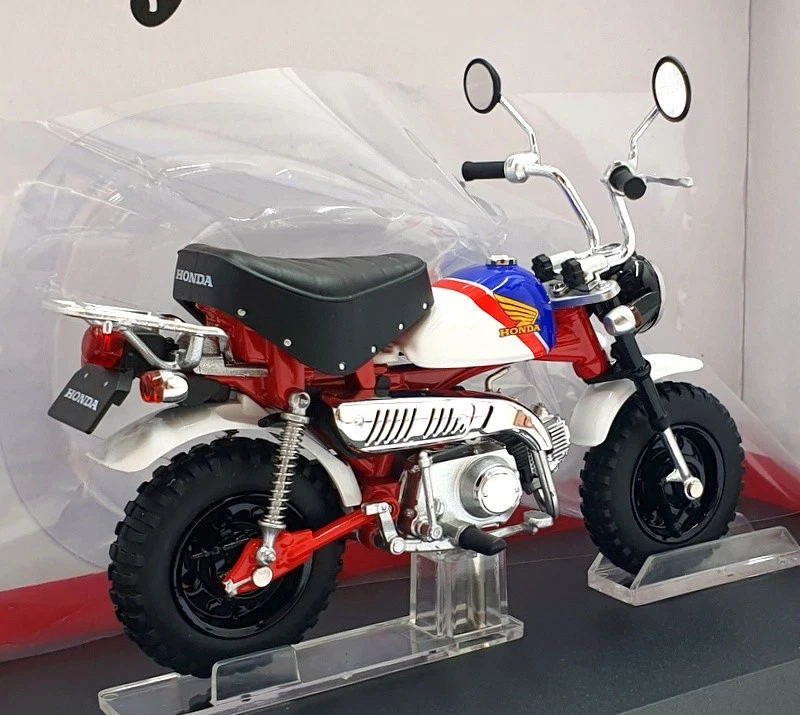 Aoshima 1/12 Scale 11170-3900 - Honda Monkey Motorcycle - Red/White/Blue - Image 2 of 4