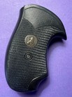 Pachmayr Colt D-Frame Short Square Butt Black Rubber Target Grips Finger Grooves — photo 2