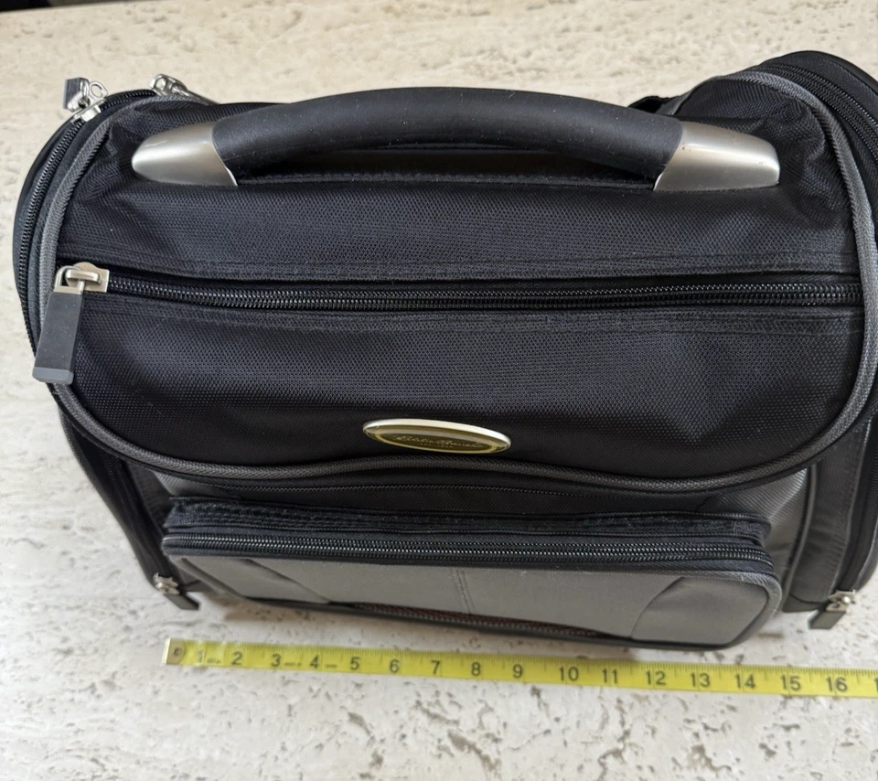 Bolso de hombro Eddie Bauer de lona para cámara negro/gris grande 14" x 11" x 10” de colección Foto 4 de 4