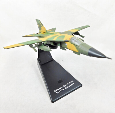 F-111 Aardvark USAF General Dynamics Modell Angriffsflugzeug Maßstab 1:144 NEU IN