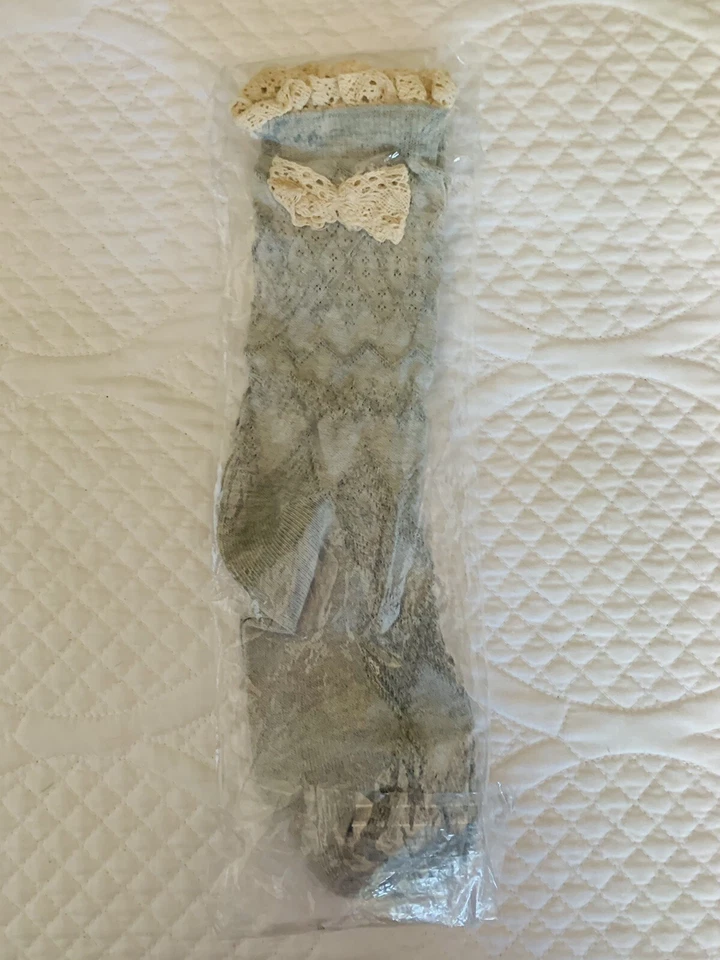NWT JUSTICE Crew Gray Textured Socks with Beige Lace Sz M-L Fits Shoe 4-9 - Изображение 2 из 3