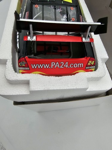 Jeff Gordon #24 DuPont 2010 Impala Negro Rojo 1/24 NASCAR Diecast/6884 Acción Nuevo en caja - Imagen 7 de 12