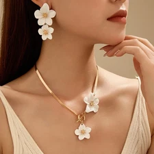 Fashion Elegant Alloy White Flower Pendant Necklace Earring Set for Women
