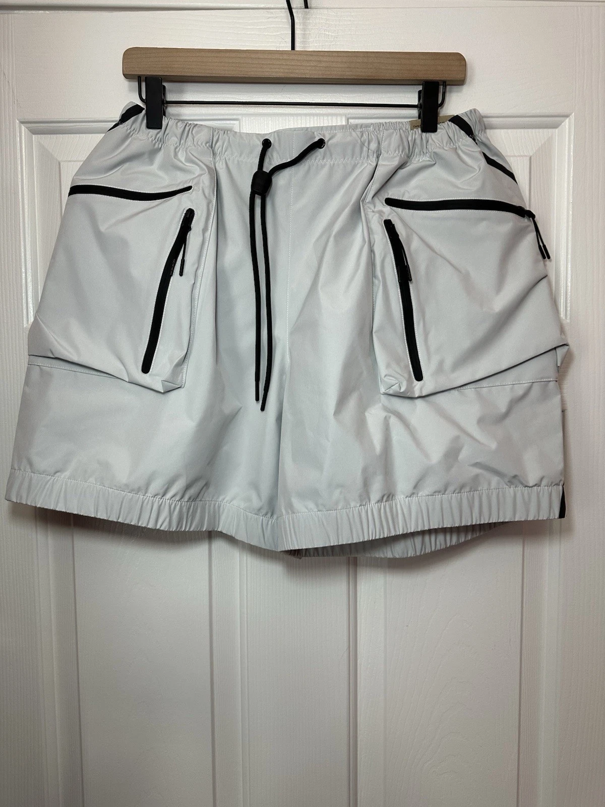 Size M Nike Tech Mens Loose Fit Lightweight Above Knee Shorts HJ2946-121 NEW