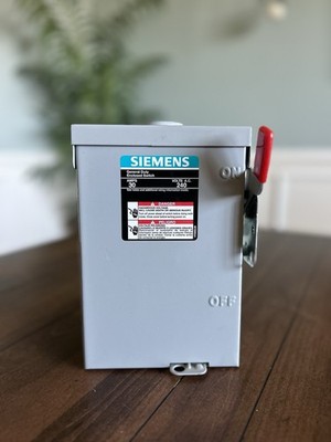 Siemens LNF221R General Duty Outdoor Plug Fused Safety Switch - 30A - 120/240V