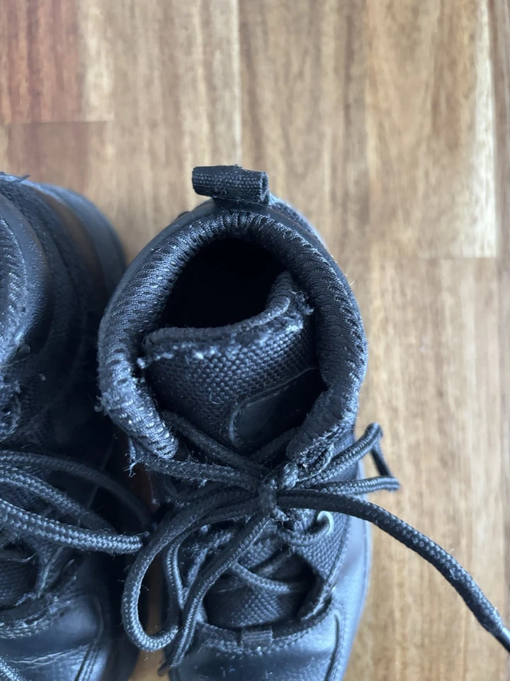 Nike Manoa Cuero Triple Negro Botas Altas Zapatos BQ5374-001 Niño Pequeño Talla 10C Foto 4 de 4