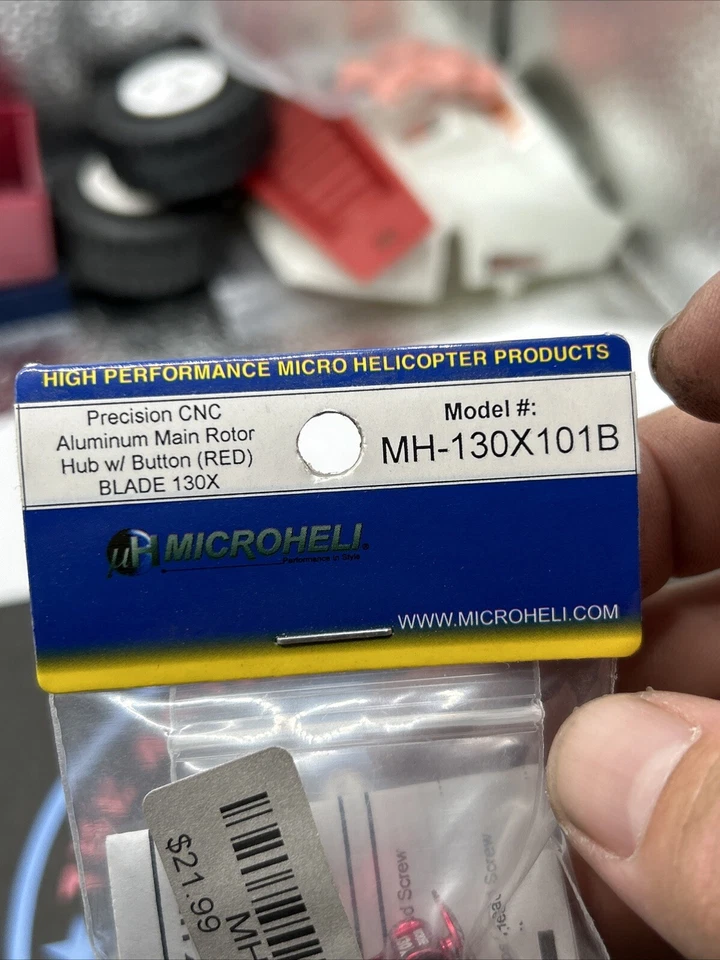 MicroHeli. MH-130X101B. Buje de rotor principal de aluminio con botón, rojo. Hoja 130X Foto 3 de 3