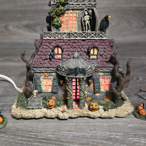 Funeraria Hawthorne Village The Munsters Guatemala, Goodbury Graves 2004 - Imagen 10 de 15