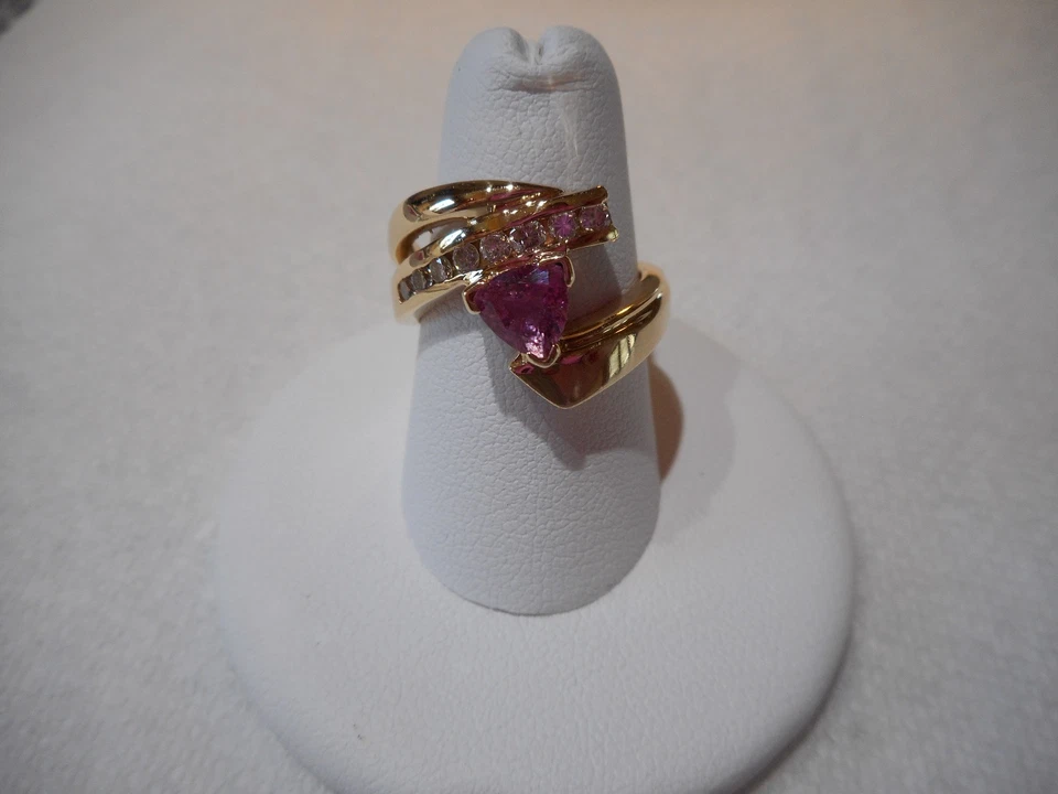 ANILLO DE CÓCTEL LE VIAN ORO AMARILLO 14K ZAFIRO ROSA NATURAL Y DIAMANTES Foto 3 de 4