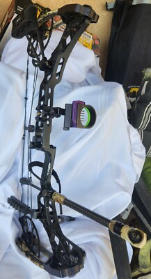 Mathews vxr 28 70# with Mathews rest, stabalizers & quiver. Black gold sight