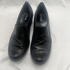 Clarks size 8m Women  s Black Leather Slip On Loafers Shoes EUC