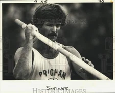 1981 Press Photo Tito Steiner Begins Pole Vault in Decathlon - nos36137