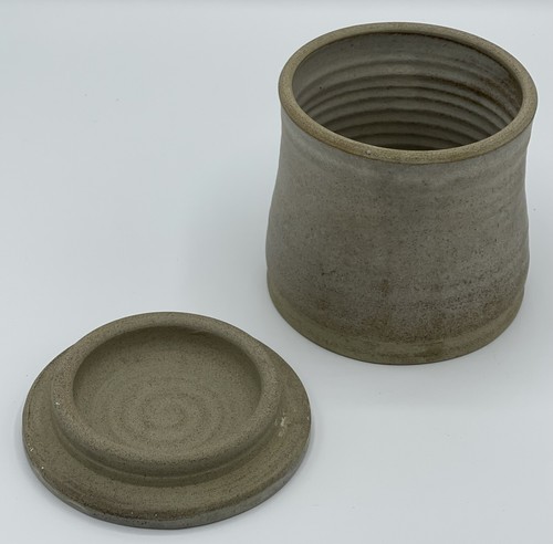 Signed Studio Pottery Lidded Pot - 第 3/5 張圖片