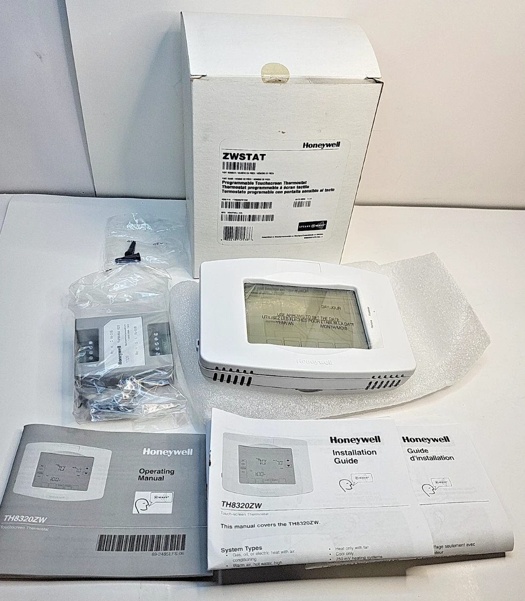 Honeywell Programmable Touch-Screen Thermostat TH8320ZW / ZWSTAT New in Box