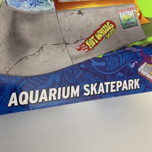 Hot Wheels Aquarium Skatepark Tony Hawk Fingerboard Ramps Skateboard Shoes NEW - Picture 5 of 10