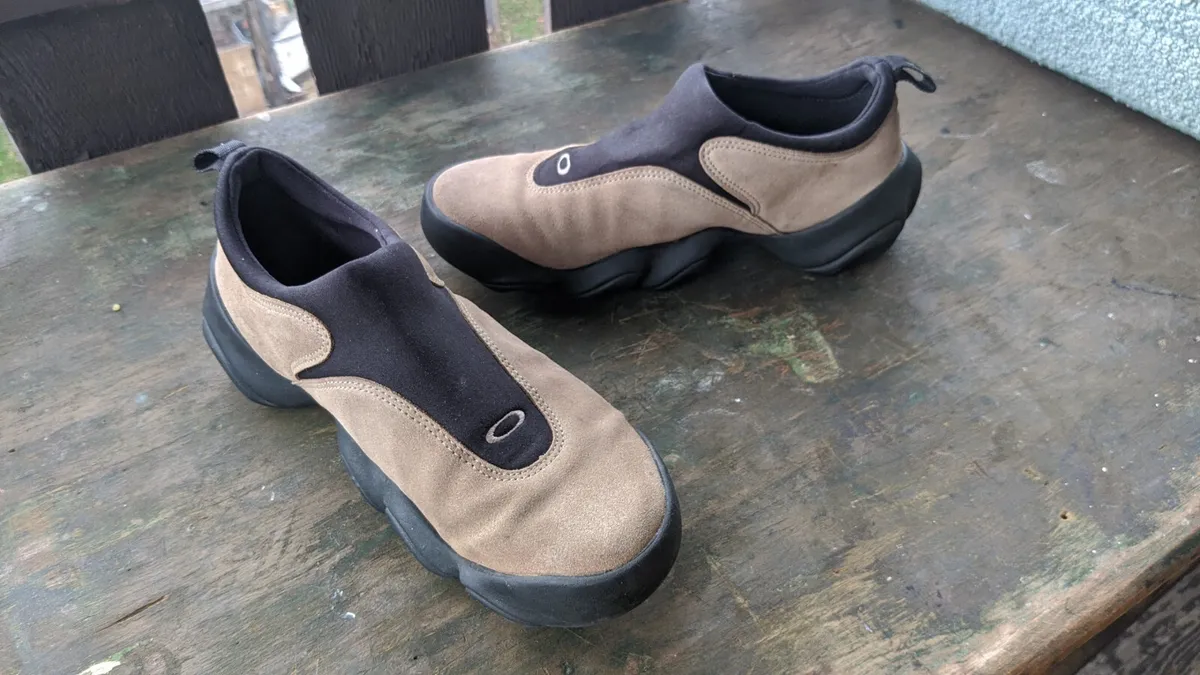 Rare Vintage Men's OAKLEY SZ US 9 FLESH Tan Slip On Sneaker Walking Hiking  Shoes