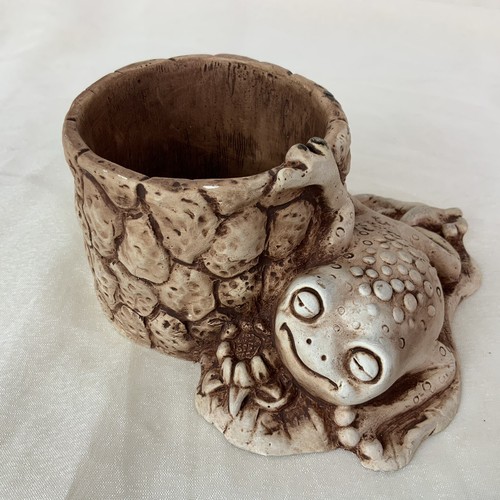 Vintage 1984 - Pompadour - Imitation Wood Frog Planter/Flower Pot - Afbeelding 1 van 10
