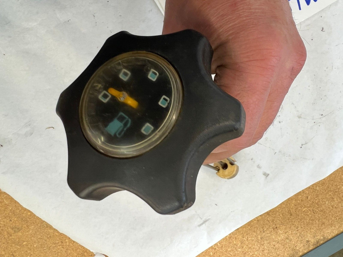 SKIDOO MXZ ZX 440/500/600/700/800 FUEL PETROL GAS GAUGE CAP