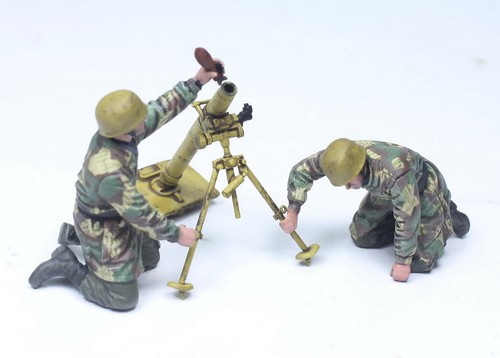 Fallschirmjäger 8cm Mortar Team (Italy 1944) WW2 1/35 Pro Built Model - Picture 9 of 15