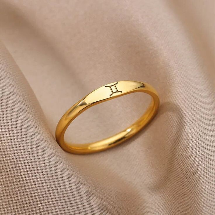 Hermoso anillo de sello del zodiaco personalizado para mujer en oro amarillo de 10K