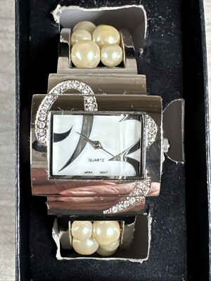 Avon Vintage 90s Pearl Cuff Bracelet Wristwatch Watch Quartz  display picture 1