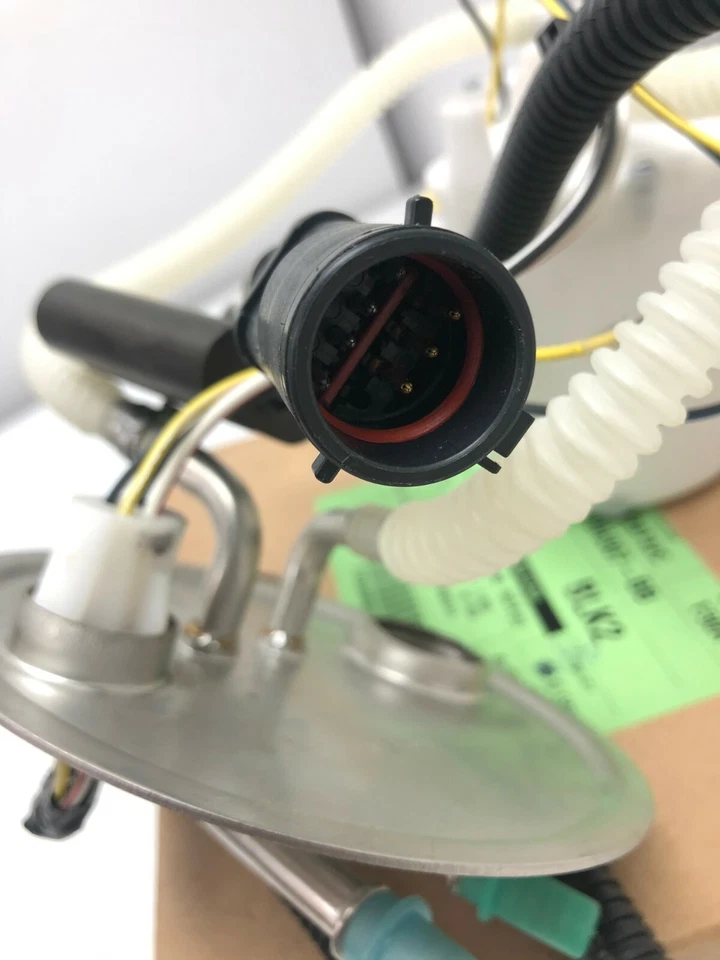 Bomba de combustible eléctrica Motorcraft 1996-1998 Ford Windstar V6 3,0 L PFS-57 Foto 4 de 4