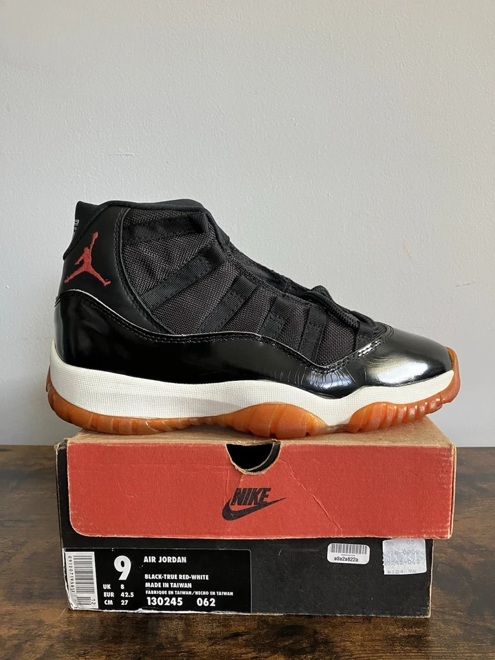Talla 9 - Air Jordan 11 OG 1996 Bred Foto 4 de 4