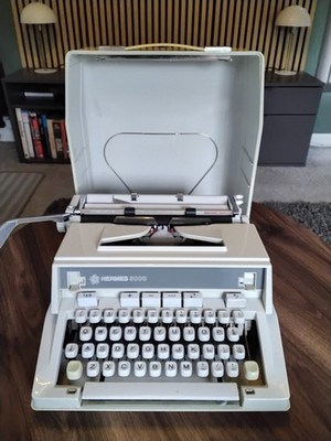 Hermes 3000 Media Portable Typewriter Techno pica typeface rare case & manuals 