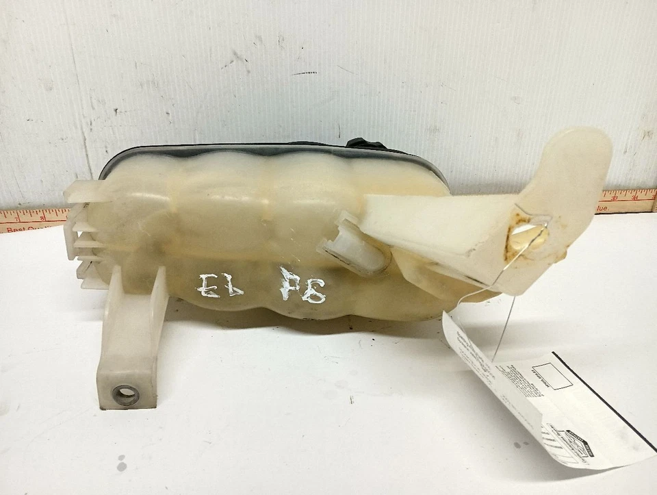 Coolant Reservoir from 2002 Chevrolet Silverado 1500 6.0L 10107917 - Image 3 of 4