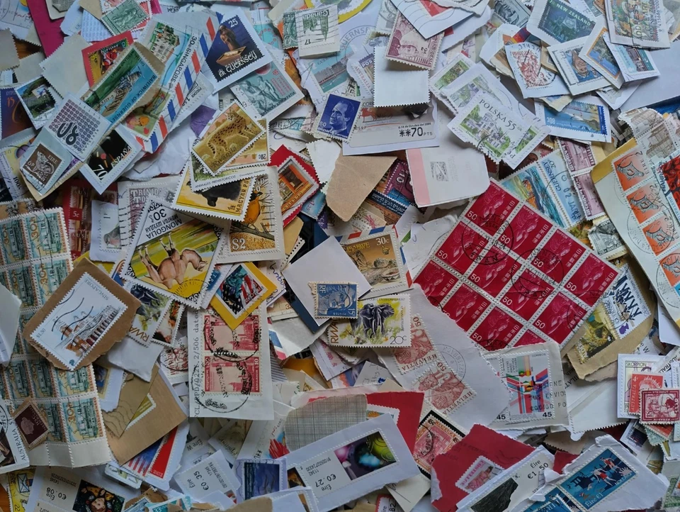 690g Foreign Kiloware On / Off Paper - Image 3 of 3