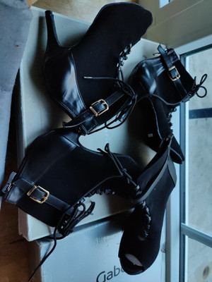 Tango Tanzschuhe Größe 36,5(2 Paar Kostet 30 )