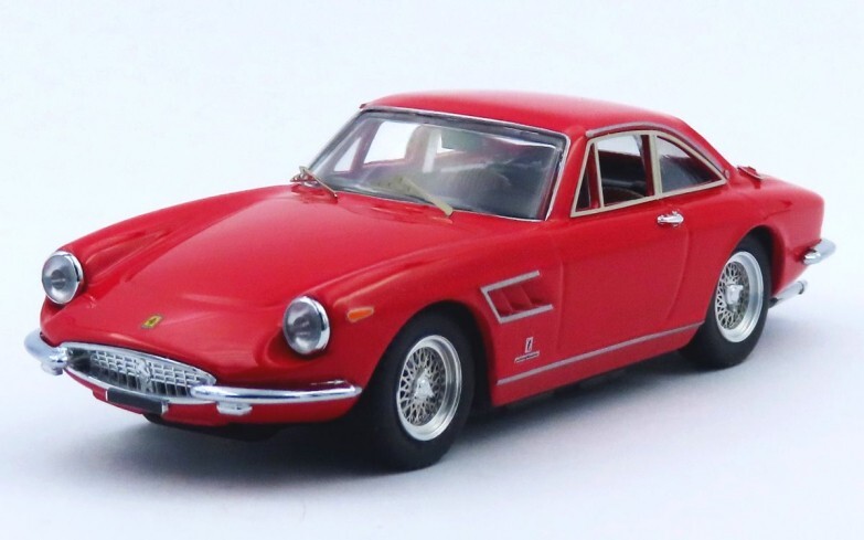 Ferrari 330 GTC Rouge 1966 Best Model BES9832 revivez la légende italienne 1/43