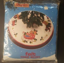 Titan Needlecraft 36" Felt Tree Skirt 794 Teddy Bears  Holly Christmas 1987 NIP