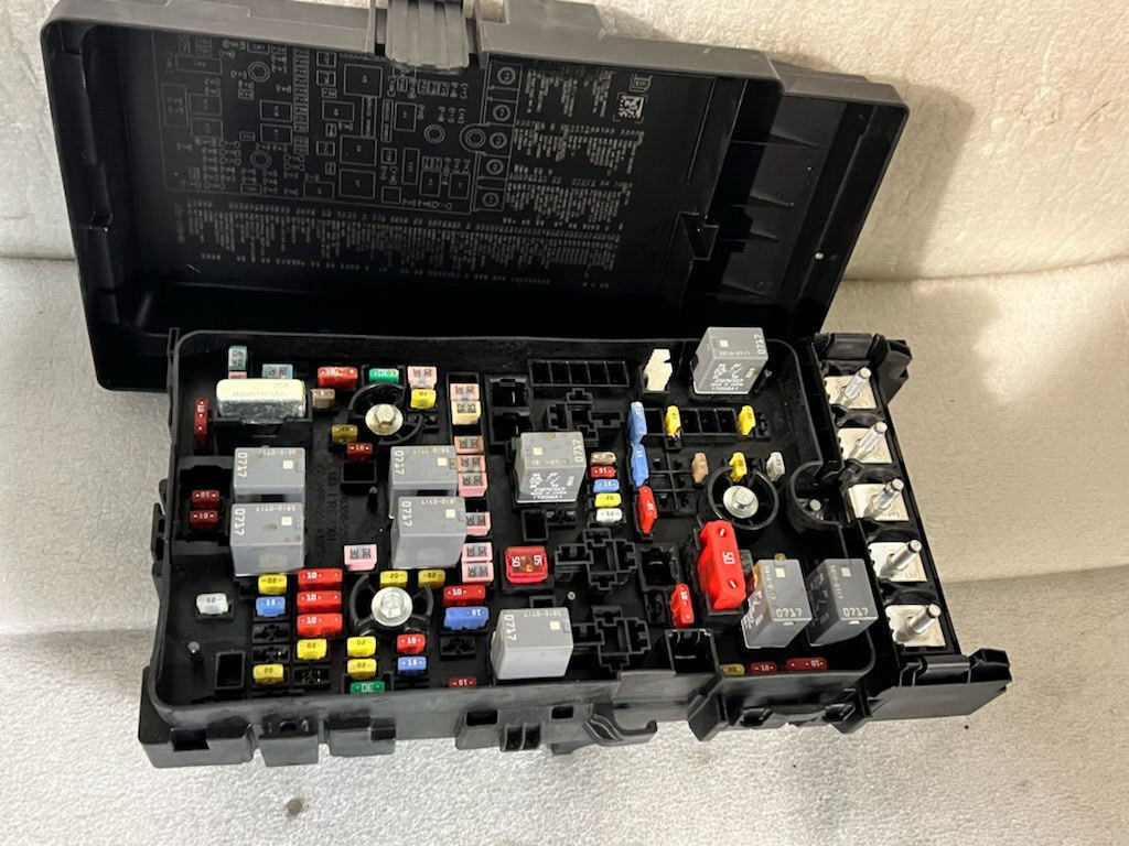 2016-2018 Jeep Cherokee Power Distribution Box / Fuse Box