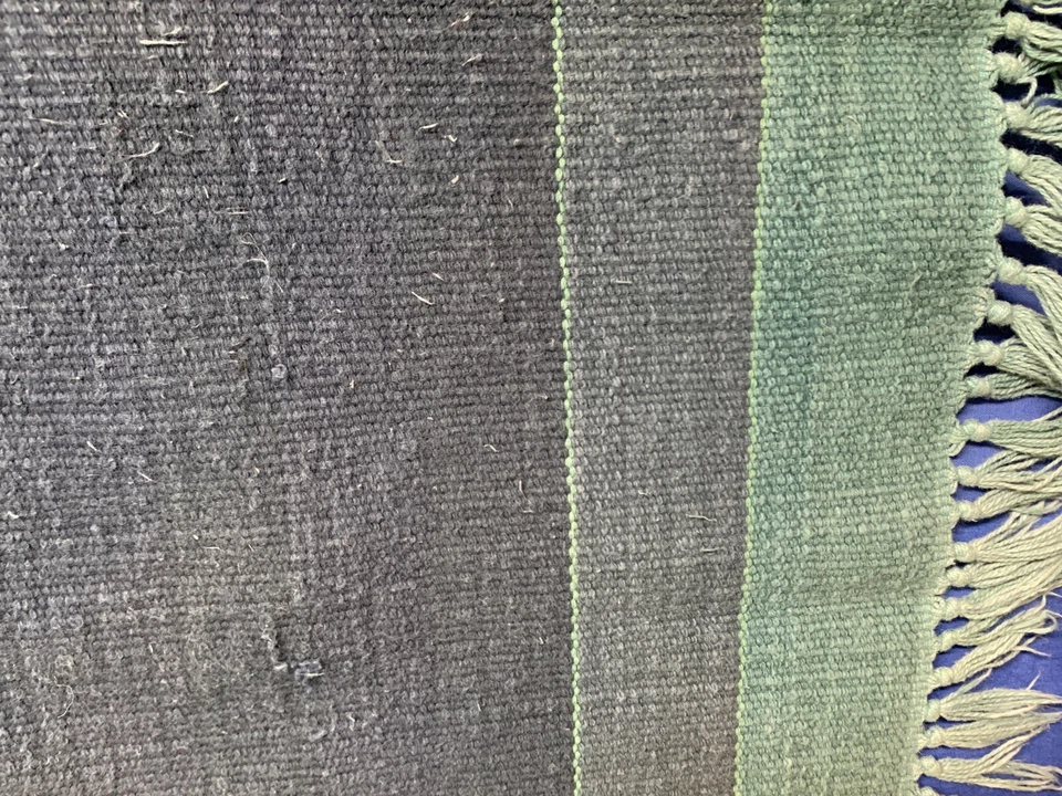 Alfombra Punjabi India Tejida a Mano Algodón Verde azulado y Azul Marino 61”X 35”W  Foto 3 de 4